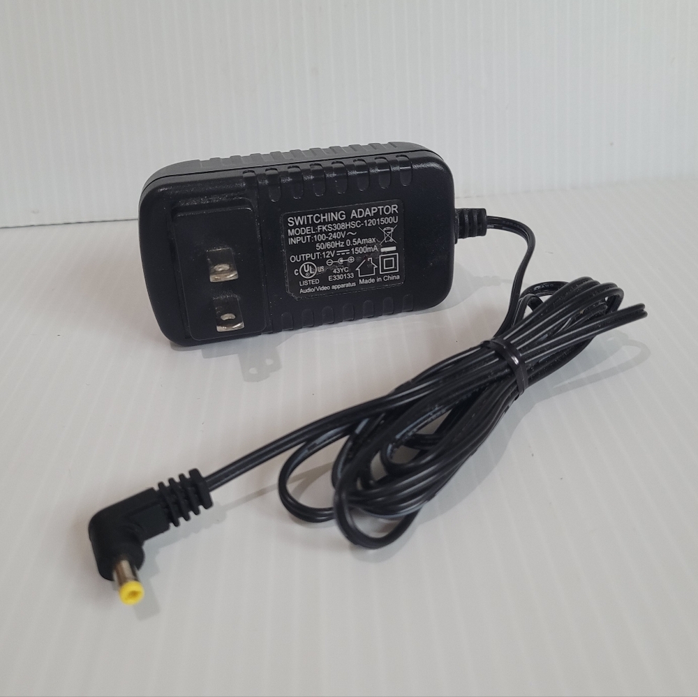SWITCHING ADAPTER FKS308HSC-12015000 INPUT:100-240V~ 50/60Hz 0.5Amax
